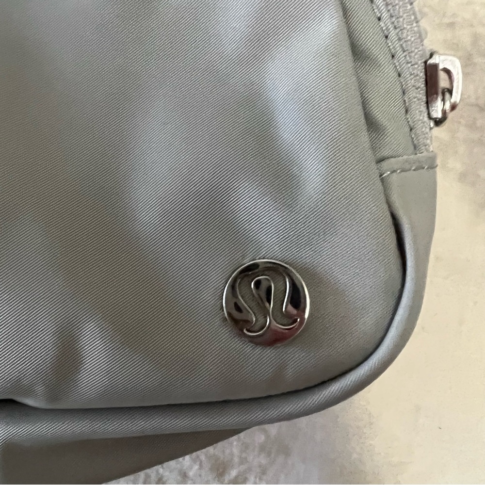 Lululemon Belt Bag - Picture 3 of 6